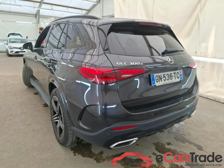 MERCEDES-BENZ GLC / 2022 / 5P / SUV GLC 300 e AMG Line 4MATIC #2