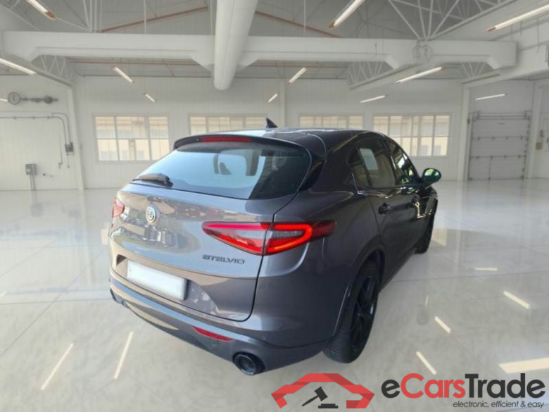 ALFA ROMEO STELVIO / 2017 / 5P / SUV 2.2 TURBO DIESEL 210CV VELOCE AT8 Q4 #2