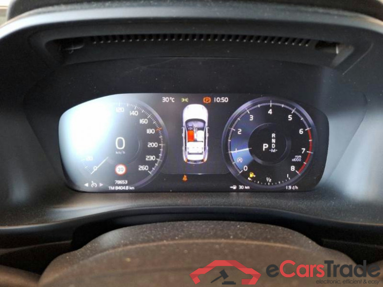 VOLVO XC40 / 2017 / 5P / SUV T3 AUTOMATICO MOMENTUM PRO #4