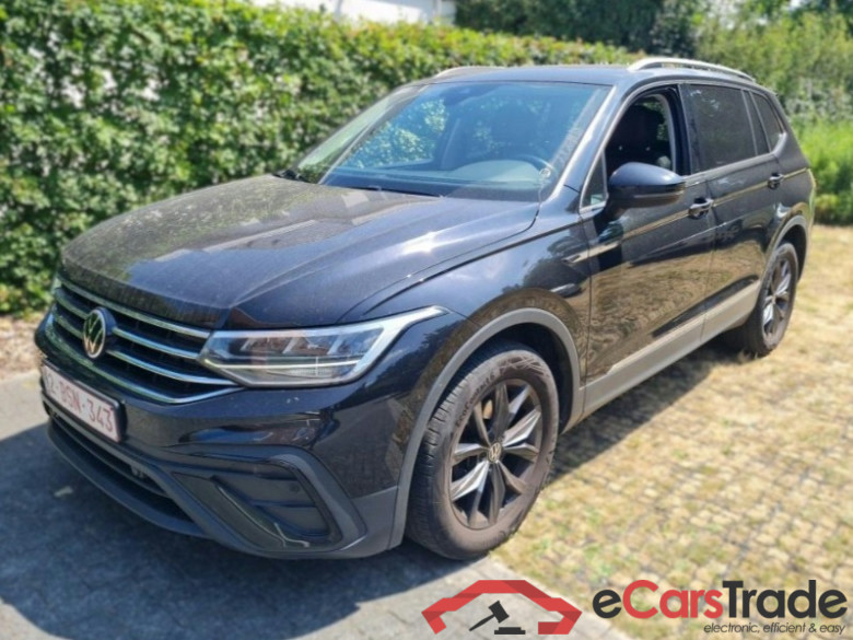 Volkswagen Tiguan Allspace 1.5 TSI Life Pano LED Virtual ACC Navi Leather KeylessGo Klima PDC ...