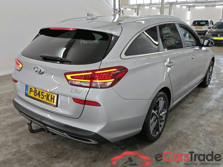 Hyundai i30 Wagon 1.5 T-GDI MHEV Premium 5d #2