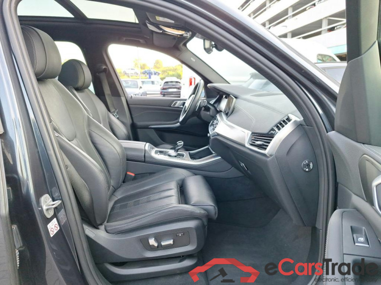 BMW - BMW X5 xDrive45e 394PK M Sport With Vernasca Leather & Innovation With Head Up & Driving Assistant & Parking Assistant Plus & 21 Inch Alloy & Pano  * HYBRID * #3