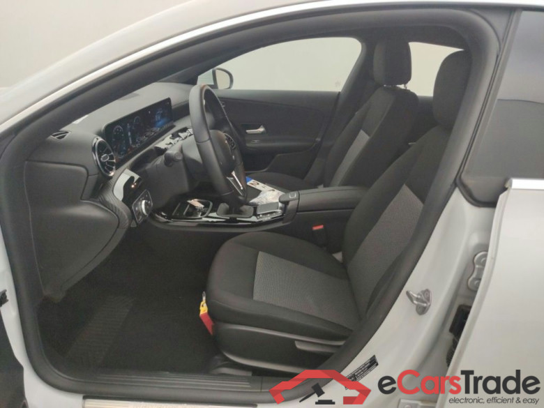 Mercedes-Benz CLA Shooting Brake CLA 180 Business Solution 5d #3