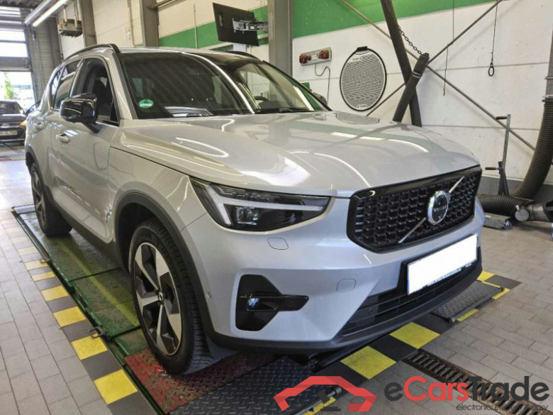 Volvo XC40 (2017->) DE - SUV5 B3 2WD EU6e, Plus Dark, (Facelift) 2024 - 2026 #2