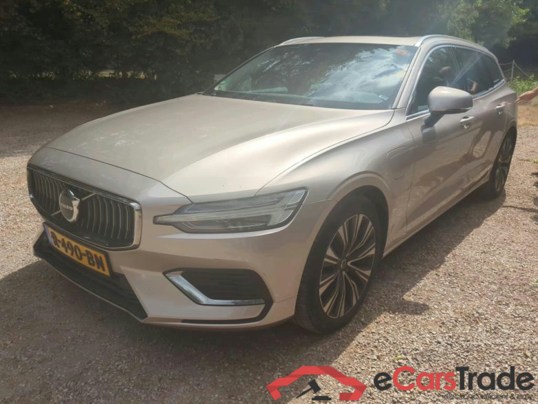 Volvo V60 T6 AWD Plug-in Hybrid Plus - Bright 5d + Pano #2