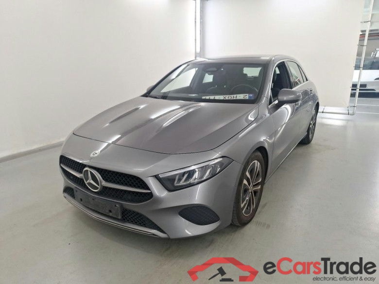 MERCEDES-BENZ A-CLASS 1.3 A 180 ESSENTIAL LINE DCT #1