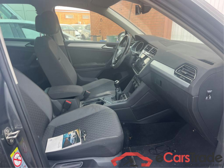 VOLKSWAGEN Tiguan / 2016 / 5P / todoterreno Advance 1.5 TSI 110kW (150CV) #6