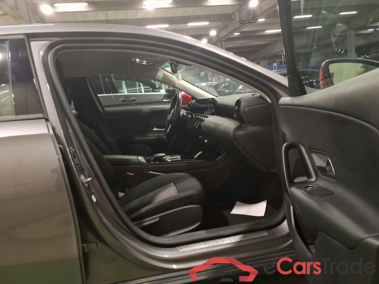 MERCEDES-BENZ A-CLASS 1.3 A 180 ESSENTIAL LINE DCT #6