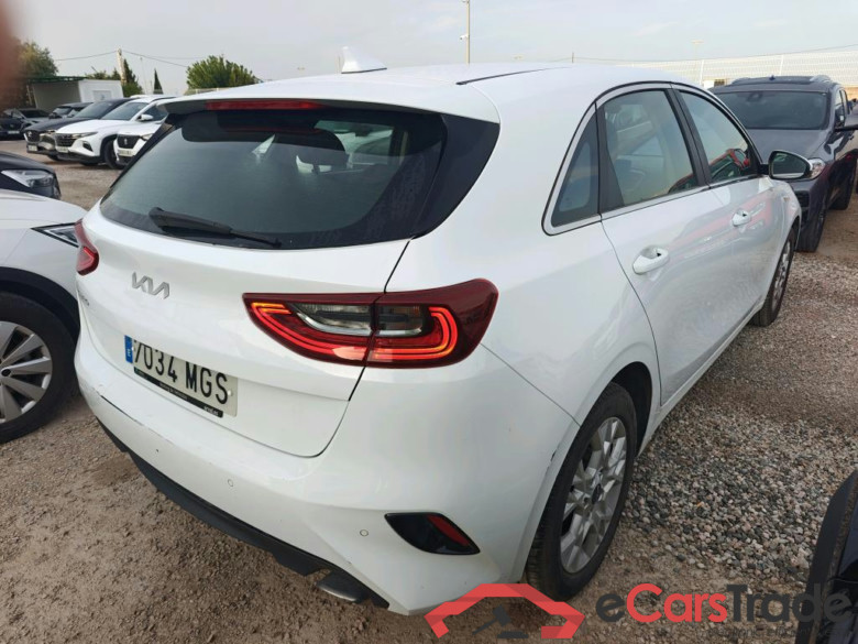 KIA Ceed / 2021 / 5P / berlina con portón 1.0 T-GDi 74kW (100CV) Drive #2