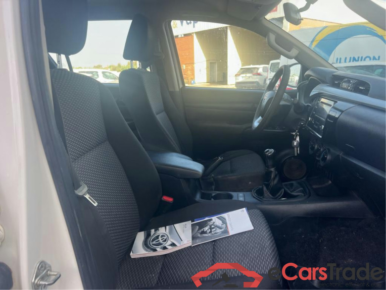 TOYOTA Hilux / 2020 / 4P / pickup 2.4 D-4D Cabina Doble GX #6
