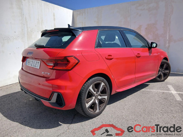 AUDI A1 / 2018 / 5P / berlina con portón Sportback Adrenalin 30 TFSI 81kW (110CV)(SP) #2