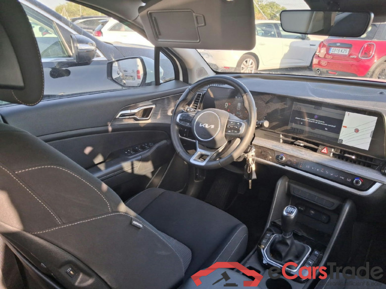 KIA Sportage / 2022 / 5P / todoterreno 1.6 T-GDi MHEV 110kW (150CV) Drive 4x2 #3