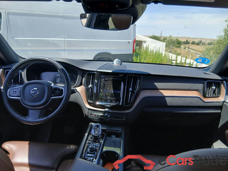 VOLVO XC60 / 2017 / 5P / todoterreno 2.0 T6 AWD Recharge Inscription Auto #3