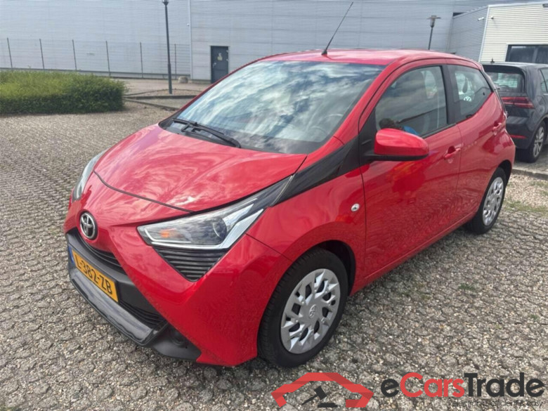 TOYOTA Aygo 1.0 VVT-i x-play #1