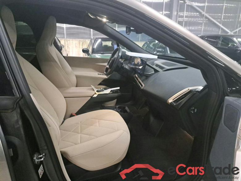 BMW I - BMW IX xDrive40 326PK With Design Atelier Interior & Driving Assistant Pro & Parking Assistant Pro & Electric Towing Hook & Shadow Line & Sky Lounge Translucent Roof  * ELECTRIC * #3