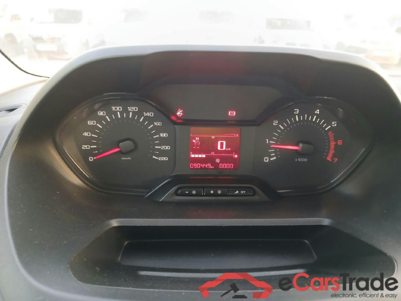 PEUGEOT Partner / 2018 / 3P / furgón derivado de turismo Pro Standard 600kg BlueHDi 73kW (AC) #4