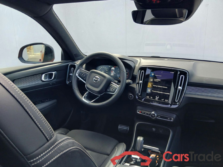 VOLVO XC40 / 2017 / 5P / todoterreno 2.0 B4 G AWD R-Design Auto #3
