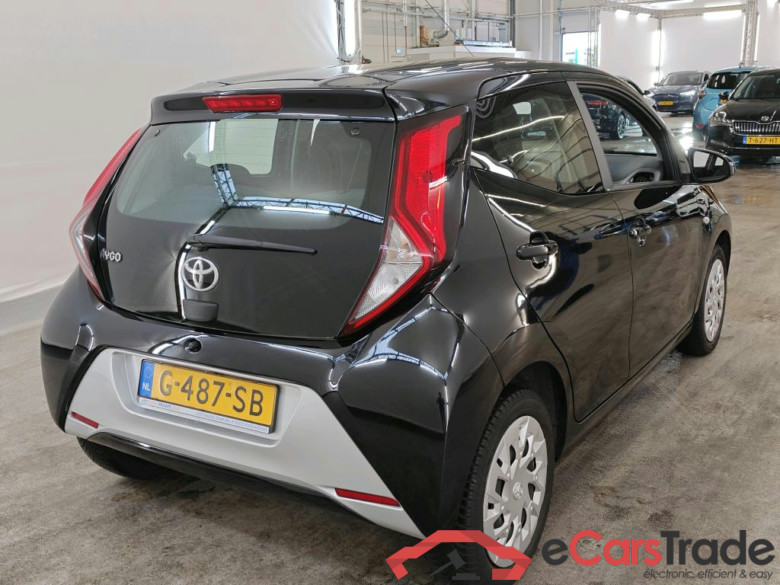 Toyota AYGO 1.0 VVT-i x-play 5d #2