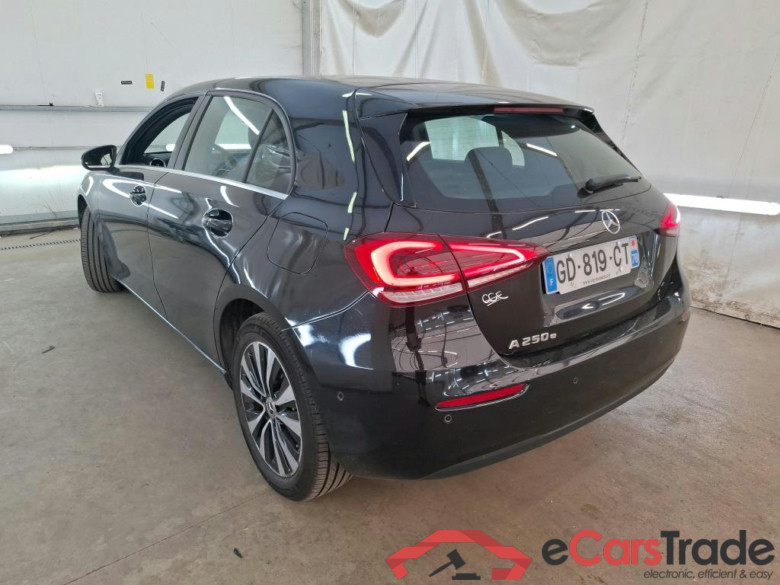MERCEDES-BENZ Classe A Compact / 2018 / 5P / Berline A 250 e Business Line 8G-DCT #3
