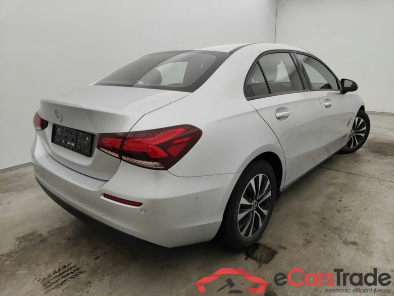 Mercedes-Benz A-Klasse Limousine A 180d Business Solution Aut. 4d #2