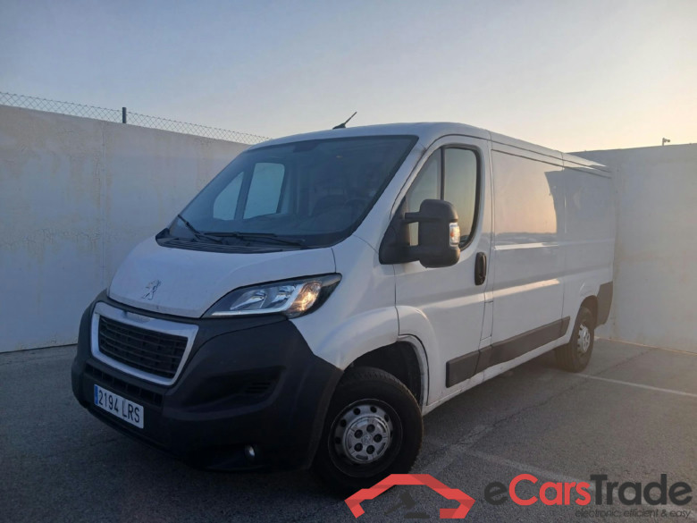 PEUGEOT Boxer / 2014 / 4P / furgón 333 L2 H1 BHDI 103kW (140CV) S&S 6 V. M (AC)