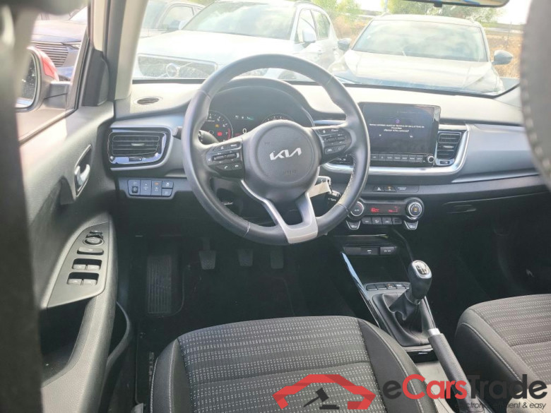 KIA Stonic / 2017 / 5P / todoterreno 1.0 T-GDi 88kW (120CV) MHEV iMT Drive #3