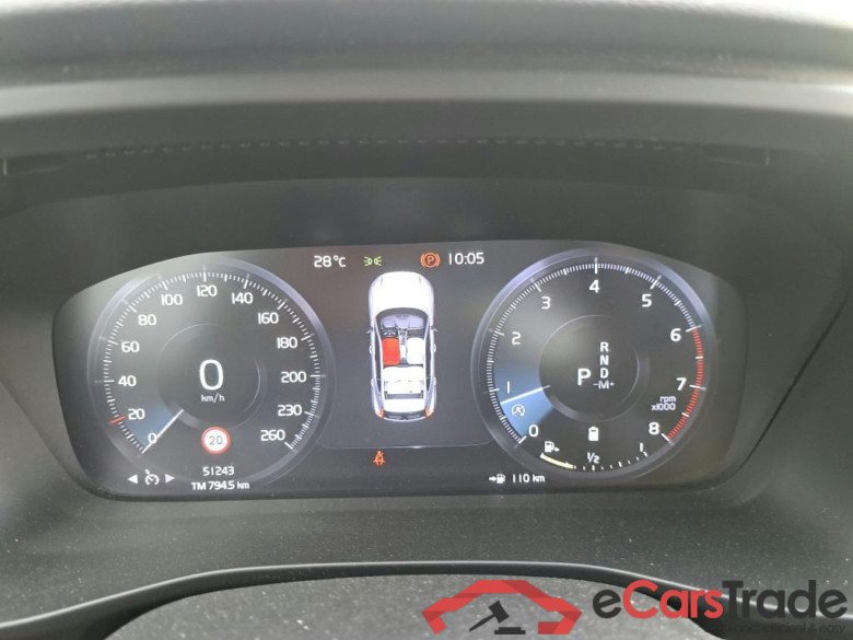 VOLVO XC40 / 2017 / 5P / todoterreno 2.0 B4 G AWD Momentum Pro Auto #4