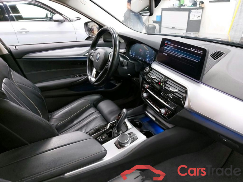 BMW - BMW 5 TOURING 530e 292PK Business Edition With Dakota Powered Mem Comfort Seats & Heated Front & Rear & Driving Assistant Pack & Harman Kardon & Trailer Towing Hook & Sun Roof   * HYBRID * #3