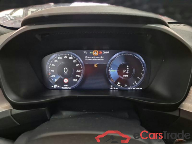 VOLVO XC40 / 2021 / 5P / SUV T5 RECHARGE PLUG-IN AUTO PLUS BRIGHT #4
