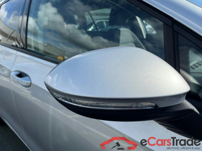 VOLKSWAGEN Golf Variant VIII New Golf Variant Life 2.0 TDI SCR 85 kW (115 ch) 6 vitesses manuel #4