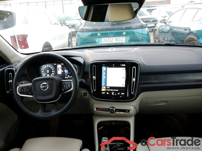 VOLVO XC40 / 2021 / 5P / todoterreno 1.5 T5 Recharge PHEV Bright Auto #3