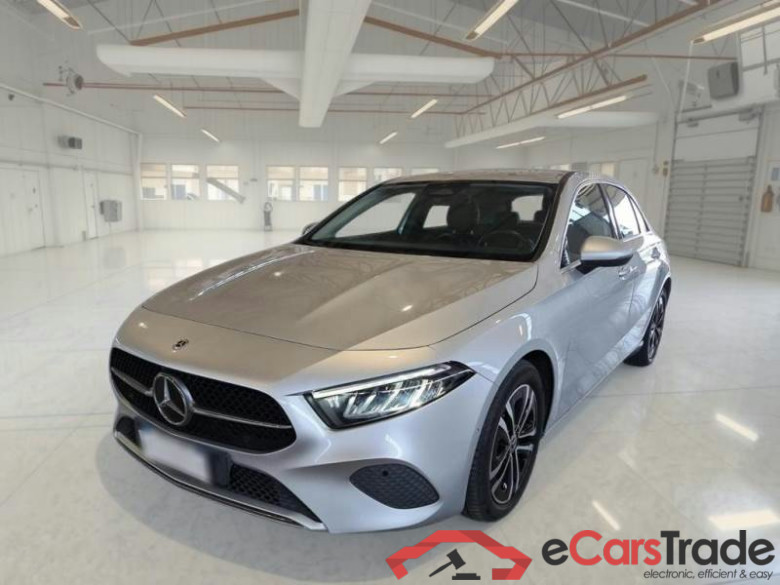 MERCEDES-BENZ CLASSE A / 2022 / 5P / BERLINA A 180 D AUTOMATIC ADVANCED PROGRESSIVE #1