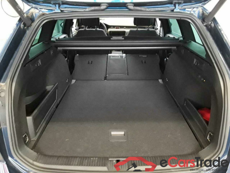 Volkswagen Passat Variant  #6
