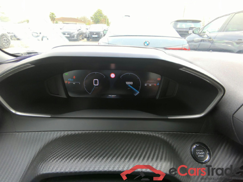 Peugeot 2008 Allure 1.2 PureTech 100 S&S BVM6 #3