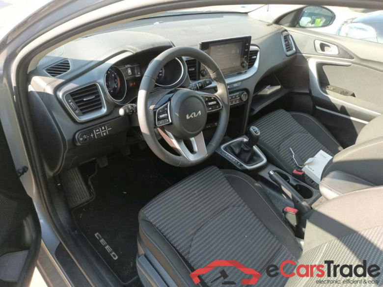 KIA Ceed / 2021 / 5P / berlina con portón 1.0 T-GDi 74kW (100CV) Drive #3