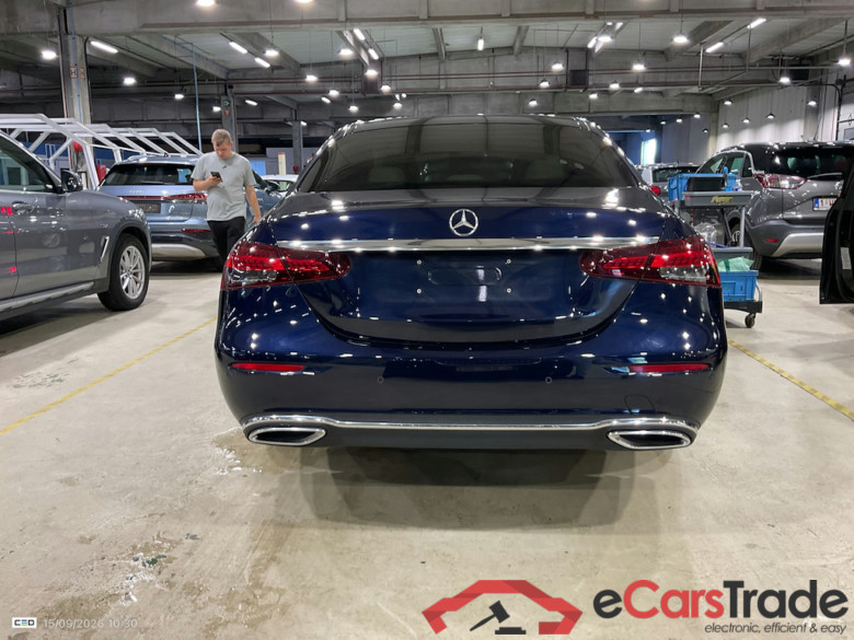 MERCEDES-BENZ E-CLASS BERLINE 1.6 E 200 D AUTO #5