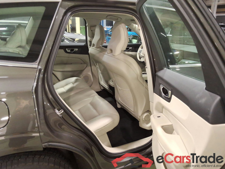 VOLVO XC60 2.0 B4 D MHEV MOMENTUM PRO AUTO #5