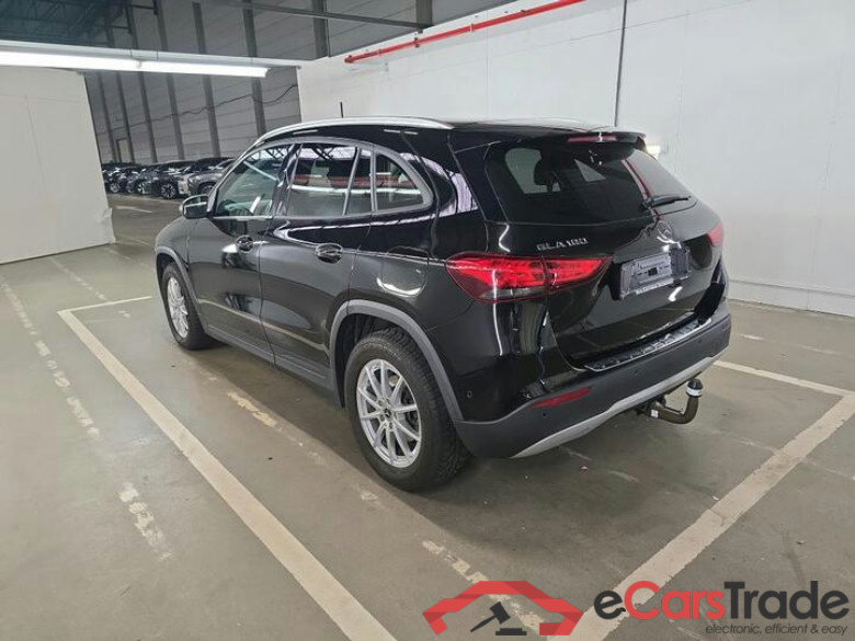 Mercedes GLA GLA GLA 180 Business Solution Essential 100kW/136pk  5D/P Auto-7 - CO2 onvolledig #3