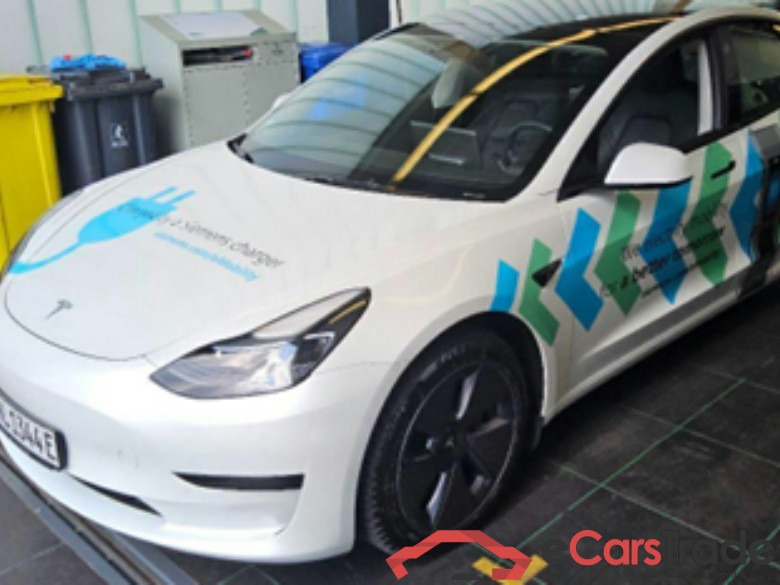 TESLA Model 3 RWD Hinterradantrieb 4d 239kW