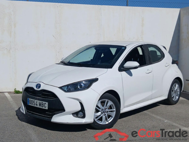 TOYOTA Yaris / 2020 / 5P / berlina con portón 1.5 120H Business Plus #1