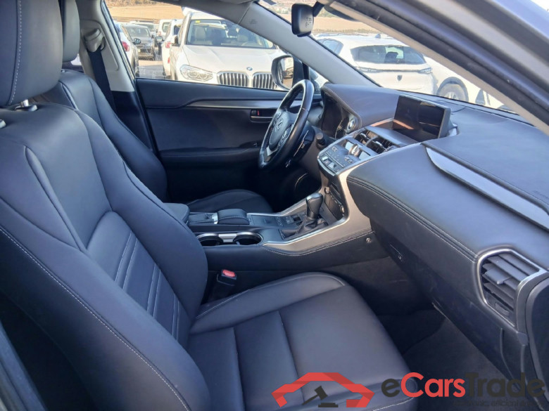 LEXUS NX / 2017 / 5P / todoterreno 2.5 300h Premium Plus 4WD #6