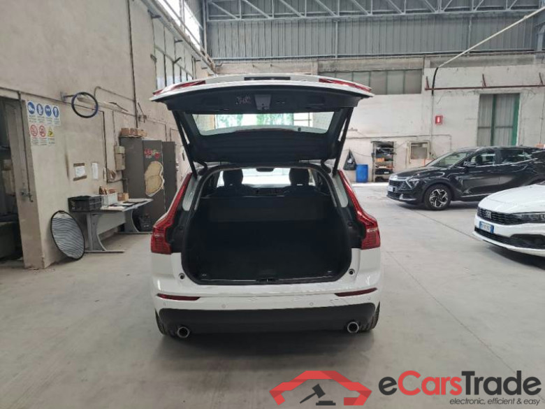 VOLVO XC60 / 2017 / 5P / SUV B4 D AWD AUTOMATICO MOMENTUM PRO #5