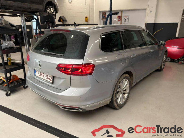 VOLKSWAGEN Passat Variant Dsl SW 1.6 TDi SCR Elegance Business DSG #3
