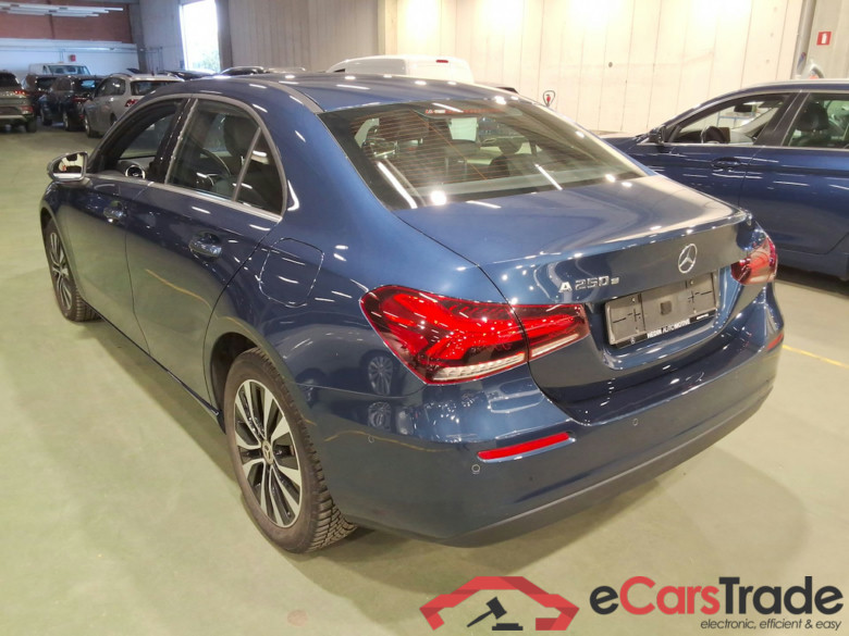 MERCEDES-BENZ A-CLASS LIMOUSINE 1.3 A 250 E BUSINESS LINE DCT #2
