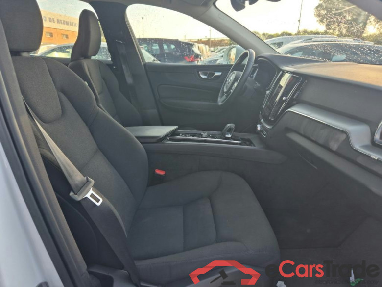 VOLVO XC60 / 2017 / 5P / todoterreno 2.0 B4 D Momentum Pro Auto #6