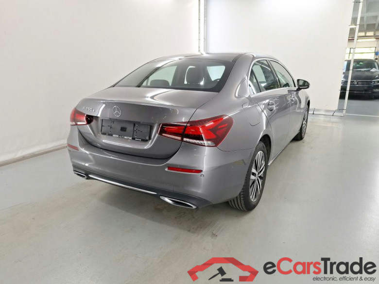 MERCEDES-BENZ A-CLASS LIMOUSINE 1.3 A 250 E LUXURY LINE DCT #4