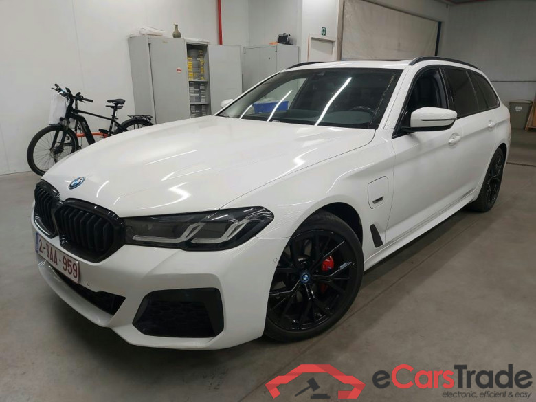 BMW - BMW 5 TOURING 530e 292PK M Sport Pro & Business With Heated Dakota Comfort Seats & Travel & Driving Assistant & Comfort Pack & Sunroof   * HYBRID *