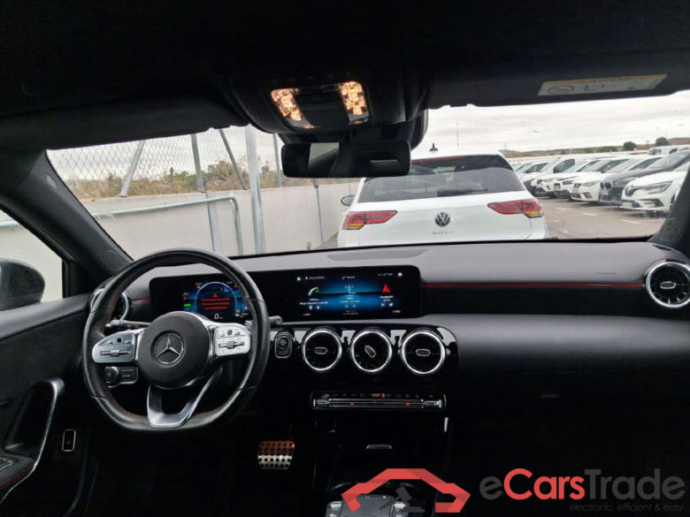 MERCEDES-BENZ Clase A / 2018 / 5P / berlina con portón A 250 e #3