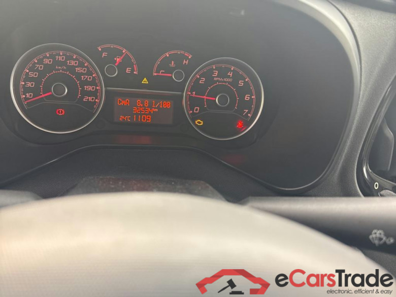 FIAT Doblò Cargo/2015/4P/furgón derivado de turismo Cargo SX 1.6 Mjet 66kW (90CV) #4