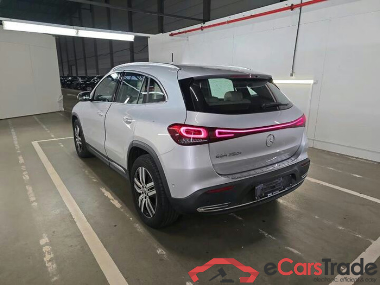 Mercedes EQA EQA EQA 250+ Luxury Line 140kW/190pk  5D/P Auto-1 #3